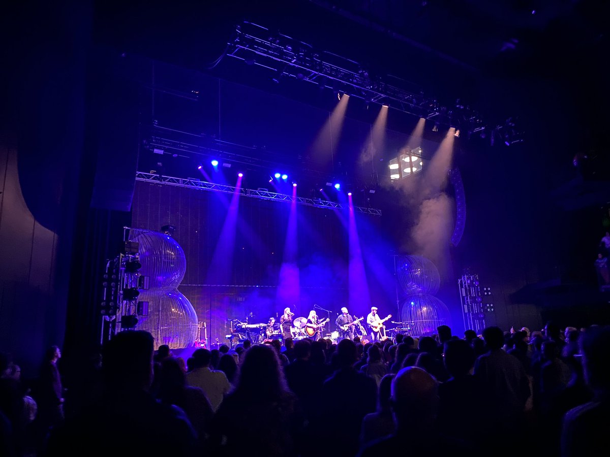 Enjoying <a href="/heartlessbstrds/">Heartless Bastards</a> on this Tuesday night! #makemusiccincy #cincinnatimusic #cincymusic #cincinnatimusician