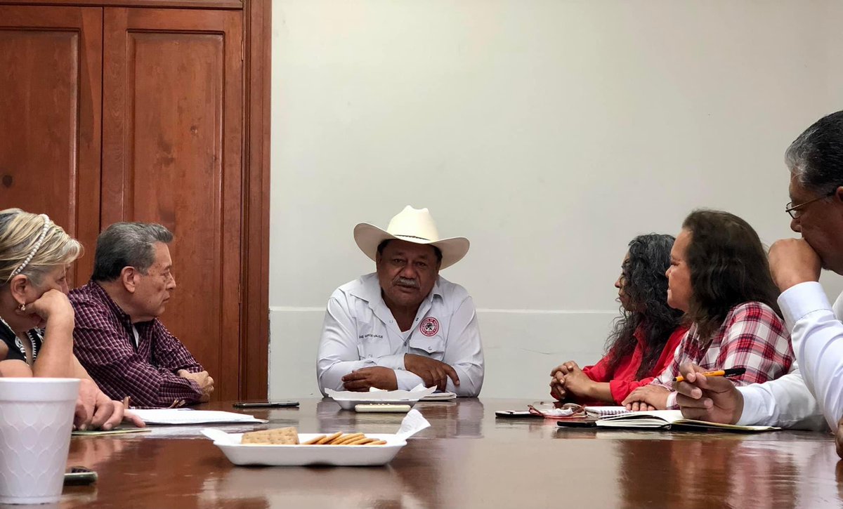 CncTamaulipas's tweet photo. Nuestro Dirigente Raúl García, junto con el Arq. Víctor Galicia Avila, Secretario de Organización del @CNC_CEN y el compañero Omar Martinez, Secretario Particular del @PRITampsOficial encabezaron reunión de trabajo con Integrantes del Comité Central y Comités Municipales. https://t.co/FvGReEIDb7