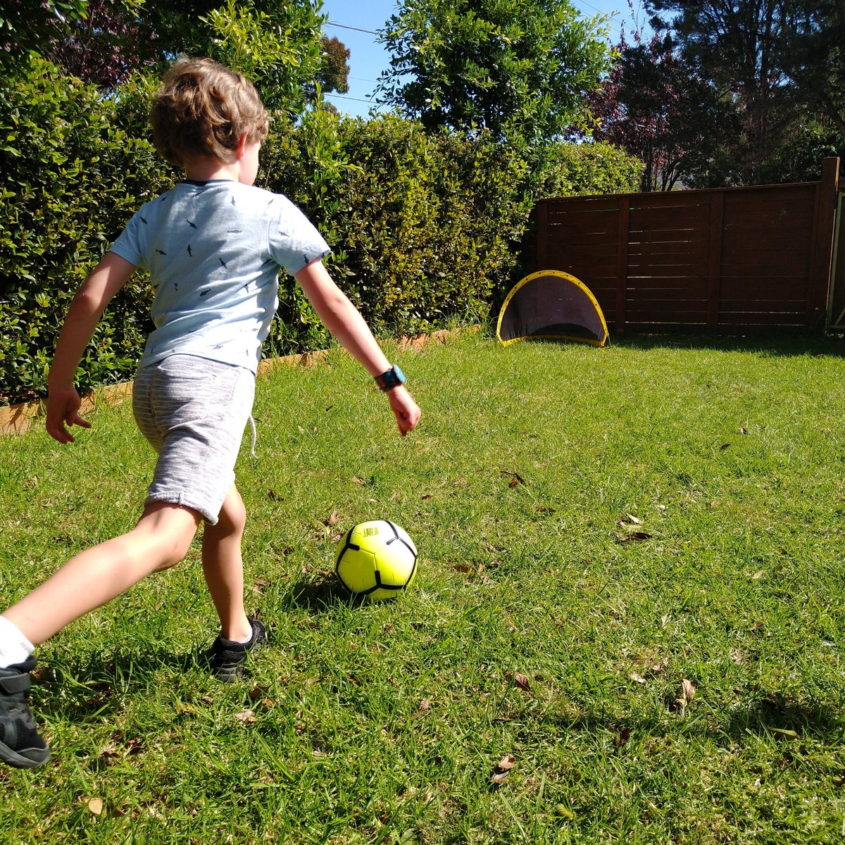 DeakinIPAN's tweet image. A report card led by @KylieHesketh found Australian children and young people are not moving enough. It's time for action this World Day for Physical Activity - we need a plan to get kids more active. 
Read more: bit.ly/3DelAZQ 
#movetolive #WDPA2022