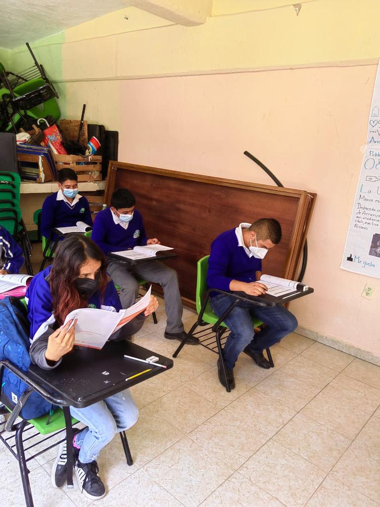Comunitario443's tweet photo. Aplicación de la prueba Planea 2022 en el TBC 443. Día 1. 
#Planea2022 
#EducaciónFuerte 
#EMS
#Edomex 
@SeducEdoMex
@SEMSedomex 
@israeljeronimol
@TbcZona18 https://t.co/NyKOLSrz4a