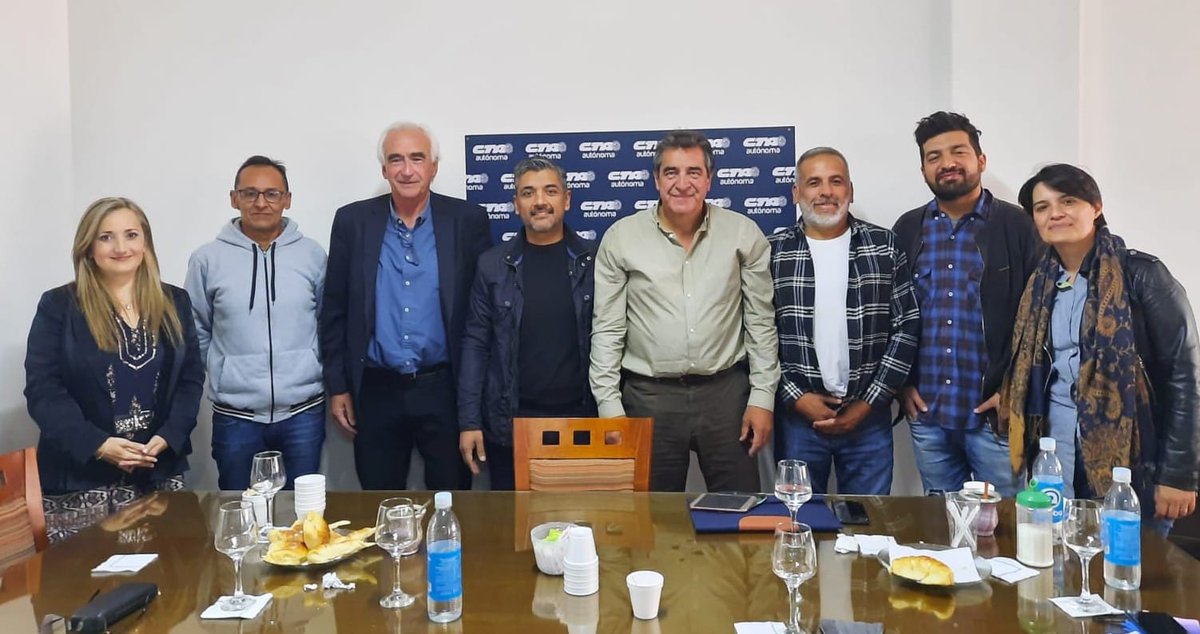 laredba's tweet photo. Dirigentes de la Unión de Trabajadores de la Pastoral Evangélica se reunieron con las autoridades de la Central de Trabajadores Autónoma:
Ricardo Peidro Sec General y Hugo "Cachorro" Godoy Sec Adjunto.
El encuentro se llevó a cabo en la sede Nacional de la @CTAAutonoma https://t.co/vuyOBPTaRT