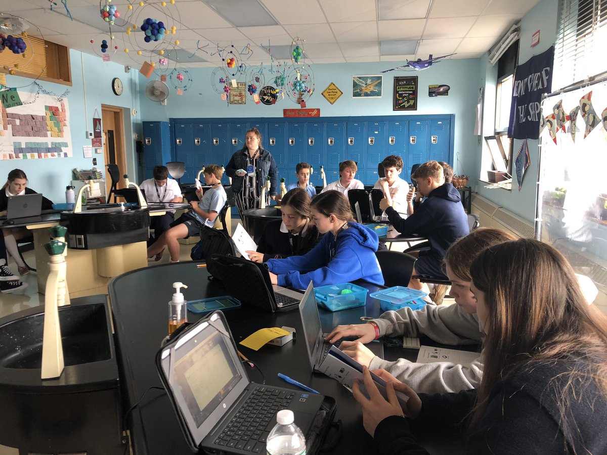ScsFrancis's tweet photo. Another engaging (virtual) day spent with teachers and staff at the University of Michigan Engineering Zone. All student groups successfully wrote software using the Codebender app and programmed LED lights to blink. @SCSprincipal @StCathStMarg @SCS_STEM_Tech @scspta https://t.co/zN5nDntGMl