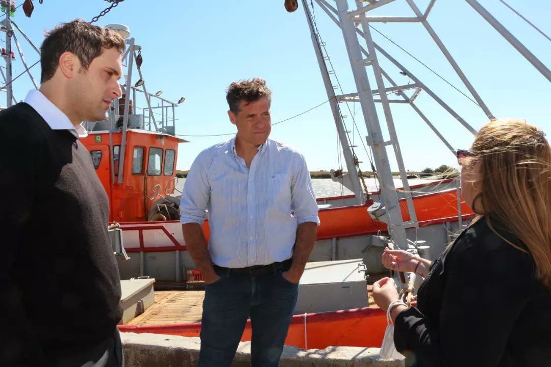 CoteRossiOk's tweet photo. 📍 Visité el puerto de #GralLavalle junto al Subsecretario de puertos @JuanxLuceroOk , el intendente José Rodríguez Ponte, el concejal Osvaldo “Vasco” Goicoechea, y el titular local de PAMI, @blaslopez
⚓ Se acordó trabajar para fortalecer la actividad pesquera que genera empleo https://t.co/ZwoDSBzT42