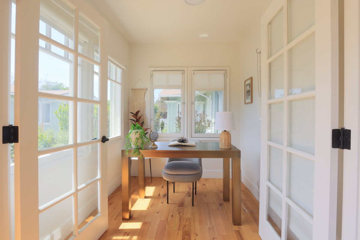 moseskagan's tweet image. Pics of a bungalow court we just finished renovating.

Took way too long &amp;amp; cost way too much (in fact, it's one of the projects that pushed us out of value-add).

But, man, did it turn out well. 

Let's see how it rents.