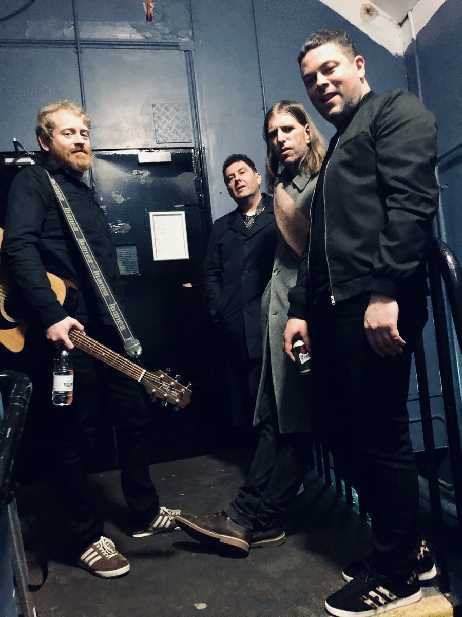 julianconorreid's tweet photo. It was a pleasure to spend time in the company of these fine men at the triumphant @SupergrassHQ homecoming at @O2AcademyOxford last night.

@MattMcmanamon @captainRedHook @miccronin @johnmurry @fretsore https://t.co/Xwpw9aiiGv