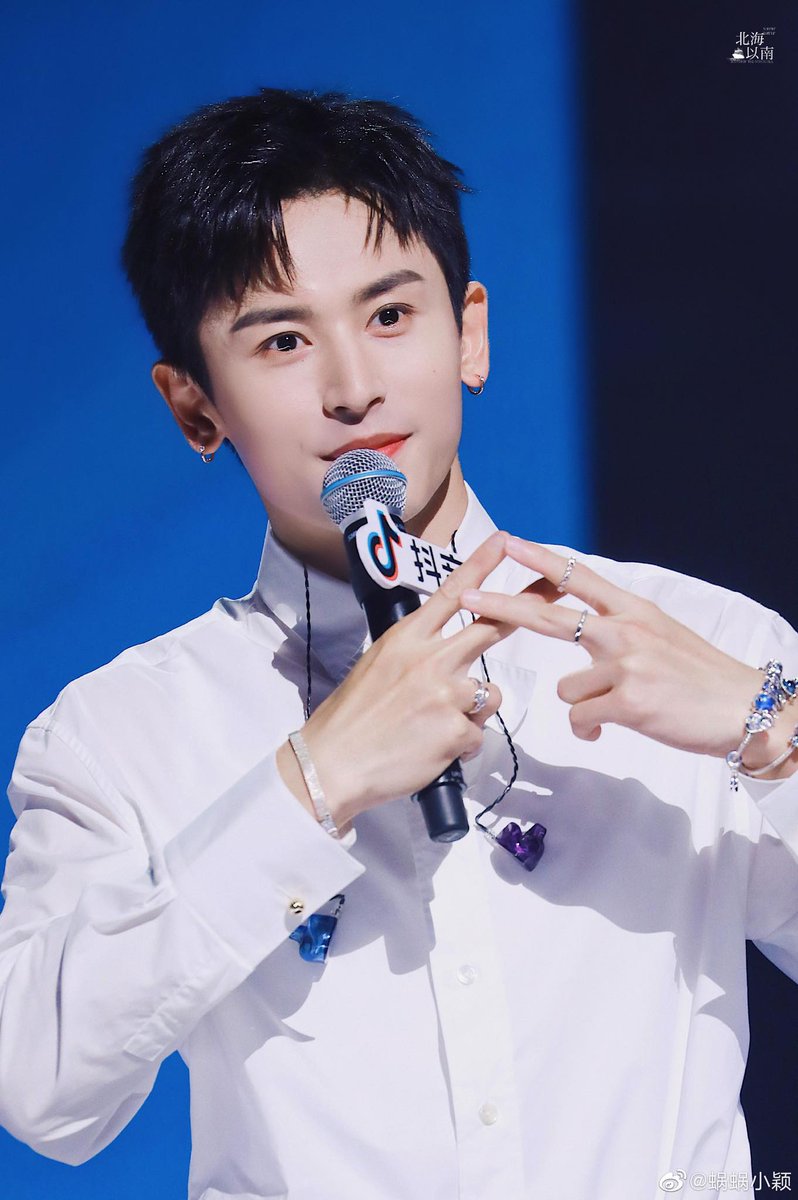 ZZH_HZVN's tweet photo. Dear @TwitterSupport 

Zhang Zhe Han is amulti-talented actor and brings positive energy. We would like to request a Twitter Topic for Zhang Zhe Han.

Below are the tags:
#张哲瀚 #ZhangZheHan
 
Please kindly consider our request. Thank you 💙 https://t.co/Kzr3ejyQrF