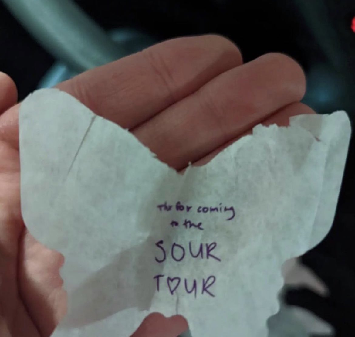 OliviaRodrigoHQ's tweet photo. confetti at the #SOURTOUR #SOURTourPortland 🦋🦋🦋 https://t.co/iVqOIk8QhQ
