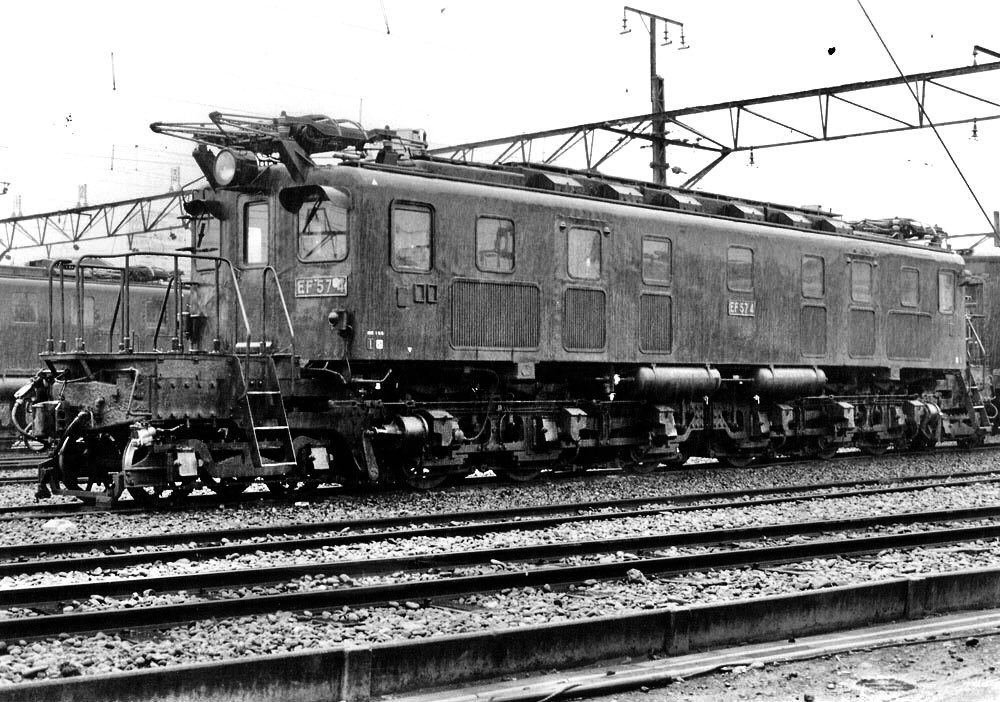 bestcarumeki's tweet photo. 宇都宮機関区に佇む #FF57
区名札が抜かれているし、廃車前提の休車になった頃だったかな。 https://t.co/N1EF6ehyGv