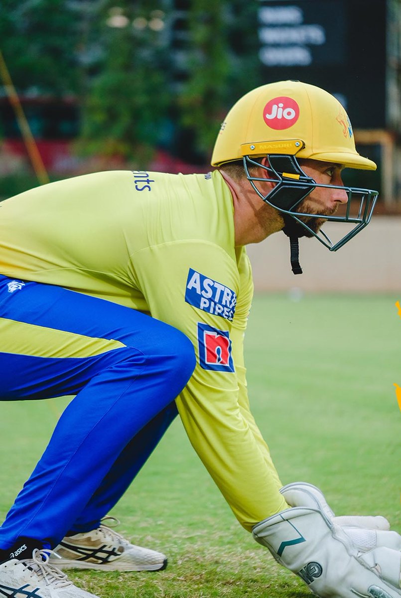 CSKFansOfficial's tweet photo. Eye on the ball 🔥💛

#WhistlePodu #Yellove 
📷 @ChennaiIPL https://t.co/ciKvVoU5Uw