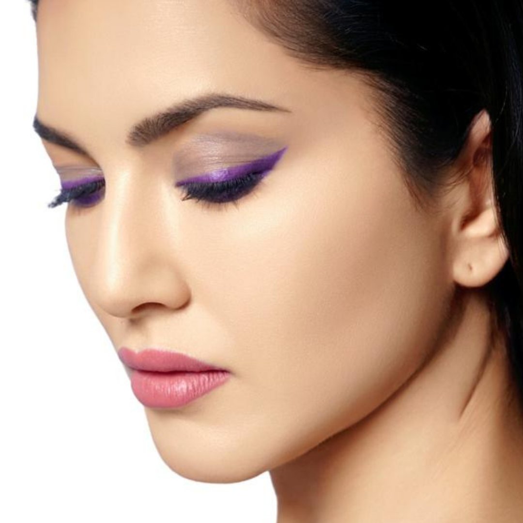 StarStruckbySL's tweet photo. Wing it in style! 💜
Pick your shade online on https://t.co/eYLriMWyrb
.
#Eyemakeup #eyeDefiners #KajalForEyes #BlackKajal #CrueltyFree #ShopOnline #SunnyLeone #Kohl #PurpleEyes https://t.co/oELW0MFs89
