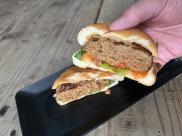 ローソン ステーキ宮コラボおにぎりのカロリーと値段は 口コミも紹介 Rita Collect
