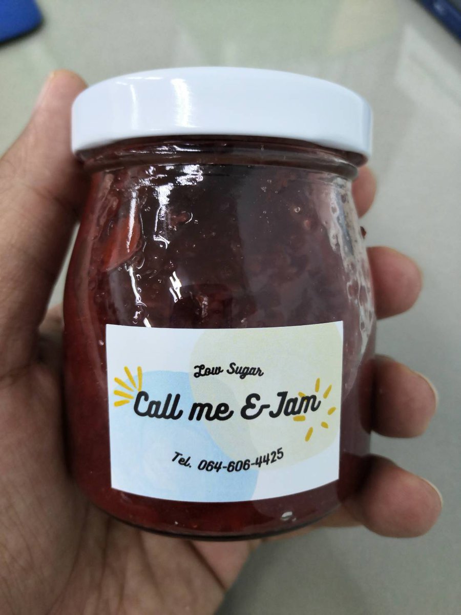 Some_kit's tweet image. ความประทับใจในมิตรภาพ ที่แบ่งปันความอร่อยของแยมสตอเบอร์รี่
ครั้งแรกของการทานแยมแบบโฮมเมด รู้สึกถึงความหอมที่หาไม่ด้จากแยมในซุปเปอร์มาร์เกต 
สัมผัสแรกที่ได้ชิม(จากการจุ่มนิ้วแล้วดูด)เนื้อแยมที่เนียน รสสัมผัสที่หวานแกมเปรี้ยว ลงตัวมากๆ
ขอบคุณ @2ndPassion