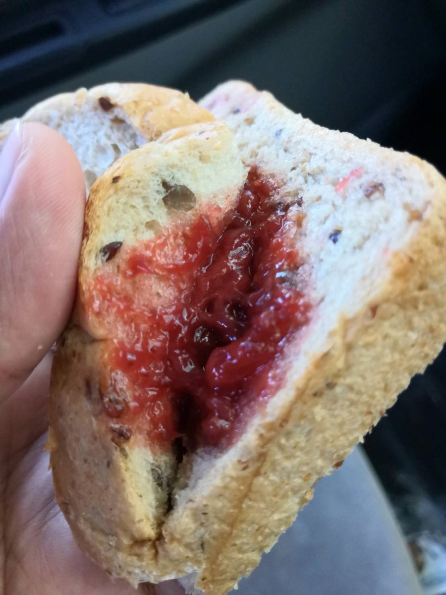 Some_kit's tweet image. ความประทับใจในมิตรภาพ ที่แบ่งปันความอร่อยของแยมสตอเบอร์รี่
ครั้งแรกของการทานแยมแบบโฮมเมด รู้สึกถึงความหอมที่หาไม่ด้จากแยมในซุปเปอร์มาร์เกต 
สัมผัสแรกที่ได้ชิม(จากการจุ่มนิ้วแล้วดูด)เนื้อแยมที่เนียน รสสัมผัสที่หวานแกมเปรี้ยว ลงตัวมากๆ
ขอบคุณ @2ndPassion