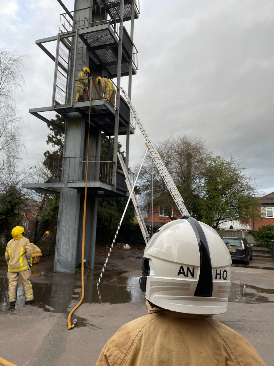 SFRS_MDrayton's tweet photo. Stations operational audit carried out last night by our AGC 📝 Lots of effort and #Teamwork from the crew 👩🏻🚒👨🏻🚒👍🏻 #Ladders #Pumps #RTC procedures all tested 🪜💦 Glad to report all went well ✅ We are #Operationally #ReadyToRespond 🚒Thanks for the biscuits boss 🍪☕️👍🏻 https://t.co/93ATpKNIXk