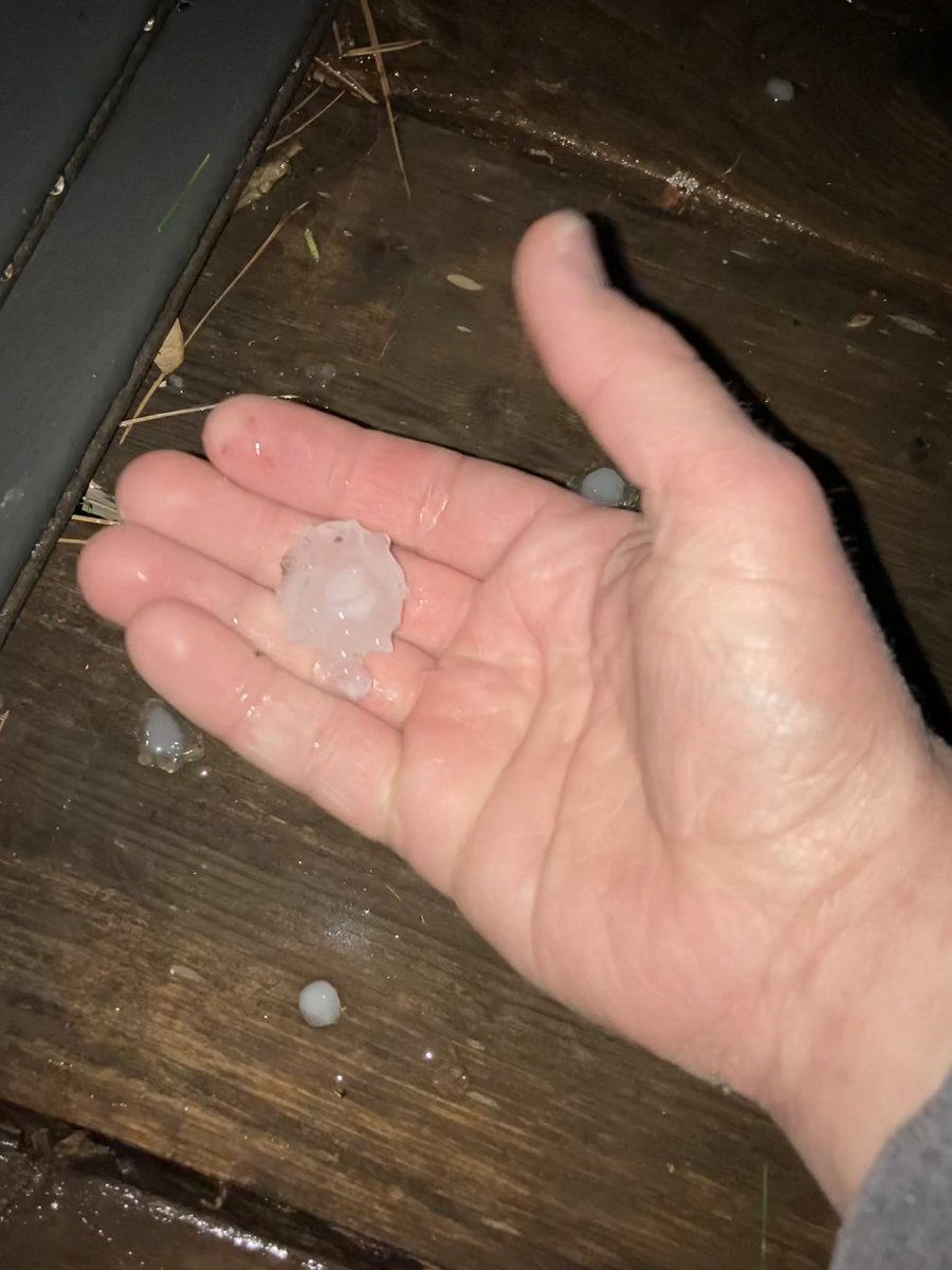 APekowski's tweet photo. @NWSLittleRock Ponca hail #arwx https://t.co/pjf06JXZ2Q