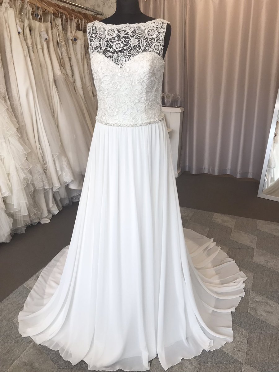 💞 𝐷𝑅𝐸𝑆𝑆 𝑂𝐹 𝑇𝐻𝐸 𝐷𝐴𝑌 💞

To book your private appointment with us to find your bridal style drop us a DM.
Or
Call 01482 236446
Email beverley@bridalreloved.co.uk

#weddingdress #bride #bridalrelovedbeverley #bridalreloved