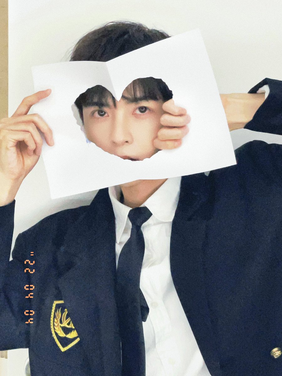 dailyguanyueTH_'s tweet photo. 220406 GUANYUE TODAY!🐰
#管栎 #GUANYUE #กว่านเยว่

WEIBO🇹🇭: แด่วันที่ 6 เมษายน (ผม) อยู่กับพวกคุณ❤️

#UNINE
#UNINE_3rdAnniversary
#UNINE_AlwaysShine
#ยูไนน์ส่องประกายเสมอ https://t.co/nTQUx6a8UF