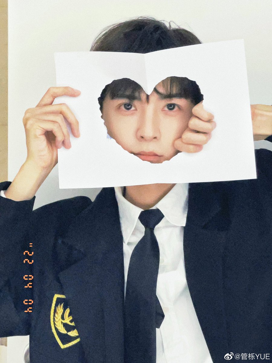 dailyguanyueTH_'s tweet photo. 220406 GUANYUE TODAY!🐰
#管栎 #GUANYUE #กว่านเยว่

WEIBO🇹🇭: แด่วันที่ 6 เมษายน (ผม) อยู่กับพวกคุณ❤️

#UNINE
#UNINE_3rdAnniversary
#UNINE_AlwaysShine
#ยูไนน์ส่องประกายเสมอ https://t.co/nTQUx6a8UF