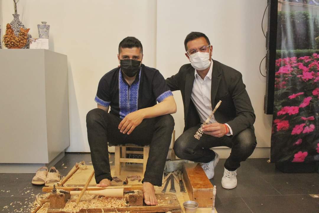 Rayon_AlMundo's tweet photo. ¡Vamos a llevar a #Rayón al mundo!

Nos alegra estar presentes en #PuntoMéxico, dónde se reconoce y enaltece a las artesanías, la cultura y el turismo de nuestro país.

Gracias a la Secretaría de Turismo de México y a Carolina Charbel por ayudarnos a llevar a Rayón a lo más alto https://t.co/1pvUZTzLuk