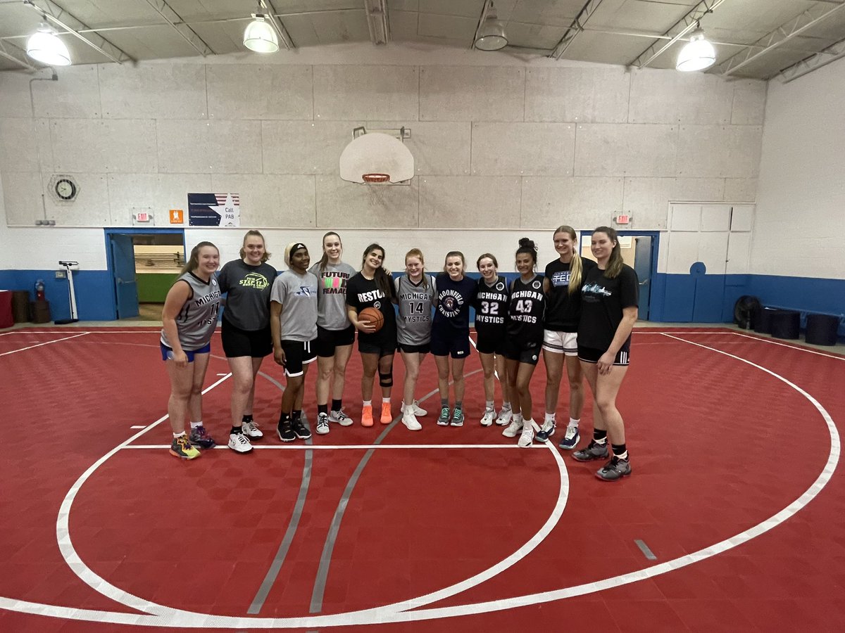 CoachDaveSmith1's tweet photo. @MImystics Had fun tonight.  We got better.  Coach Corey and Coach Morgan were in the house!  Cincy here we come! https://t.co/0OOpbHSad7