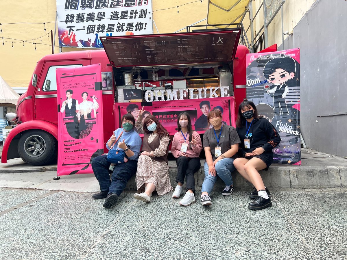 OhmFlukeTWFC's tweet photo. *⋆୭✩ #OhmFluke3rdFallingForYou ✩୭⋆*

Best team of #BlueFestaAroundTWxOhmFluke ✌🏻
We worked so hard for the past few months, thank you all for your kind help whenever we need🥺

謝謝你們，非常愛你們💙☺️ https://t.co/rrY17DbMbI