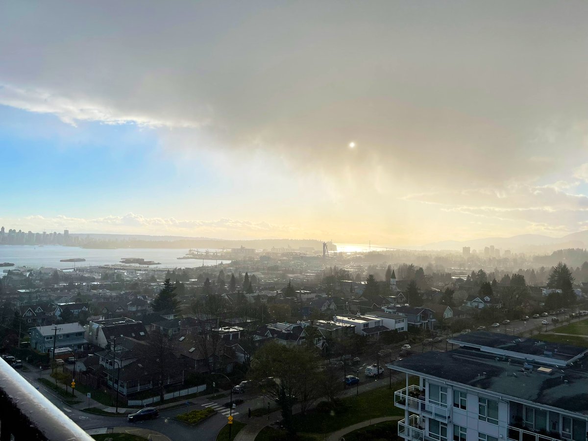 NehiyawSpirit's tweet photo. So chilly on the deck - but so much sun and one massive rain cloud.
#pisim #NorthVancouver https://t.co/WDIkGPAQgQ