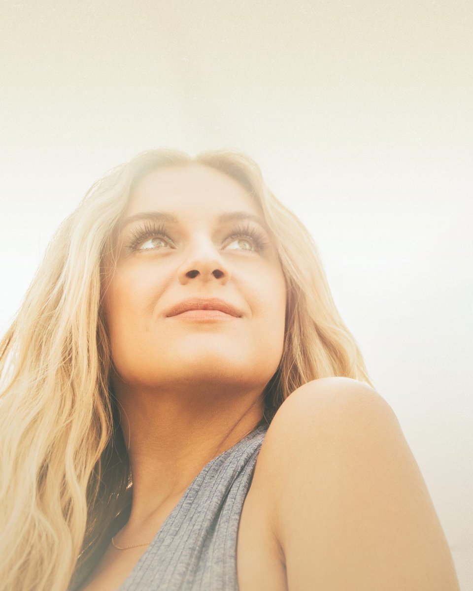 KelseaBallerini's tweet photo. ✨that’s just the kind of risk that we take✨
HEARTFIRST 💙 APRIL 8 https://t.co/SiPx5XteGW