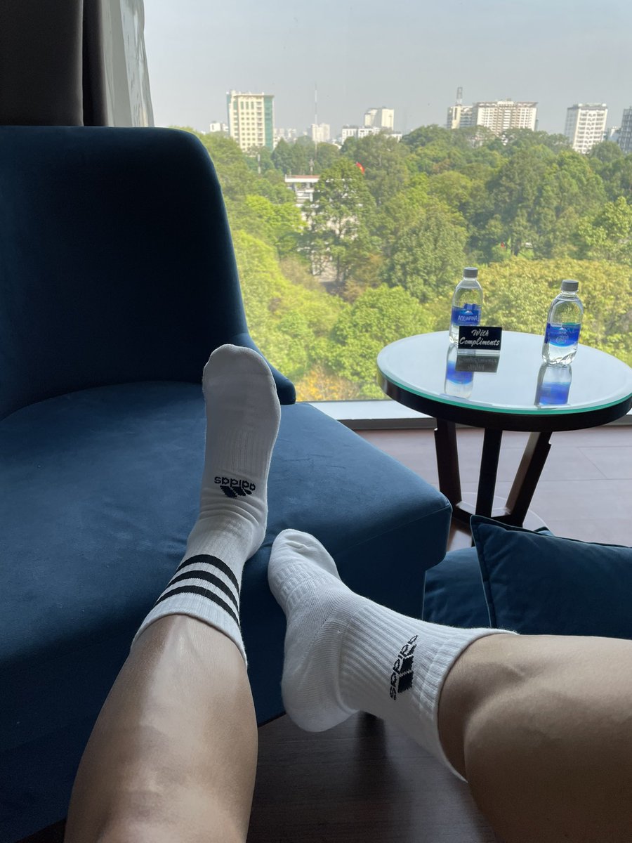shinkitaken's tweet photo. ��否開始來經營一下？
很像可以拍多一點腳&amp;襪
#白襪 #小腿 #無毛 #whitesocks #legs #hairless #ADIDAS https://t.co/OgOOZYWhUl