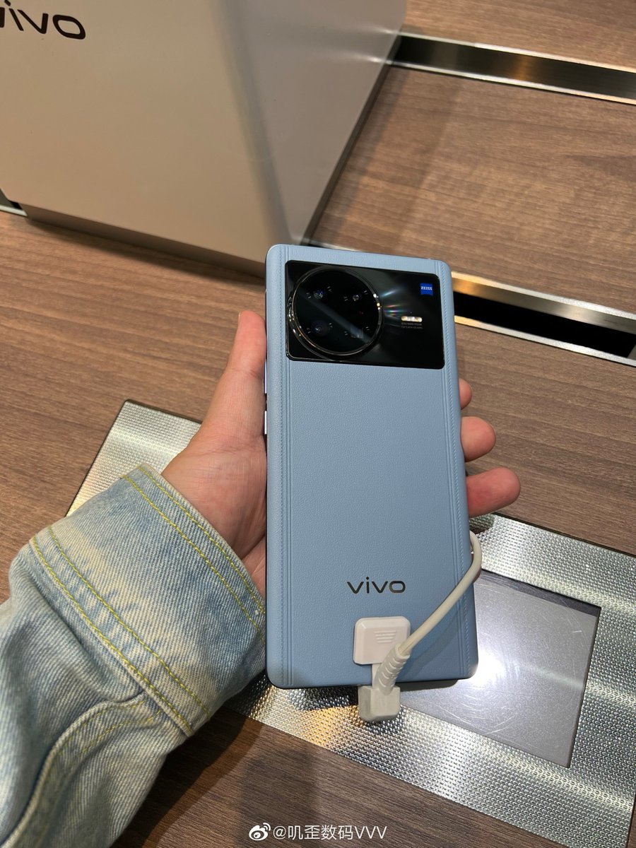 TechnoAnkit1's tweet photo. Vivo X Note Live images https://t.co/22Rsc1Ab4D