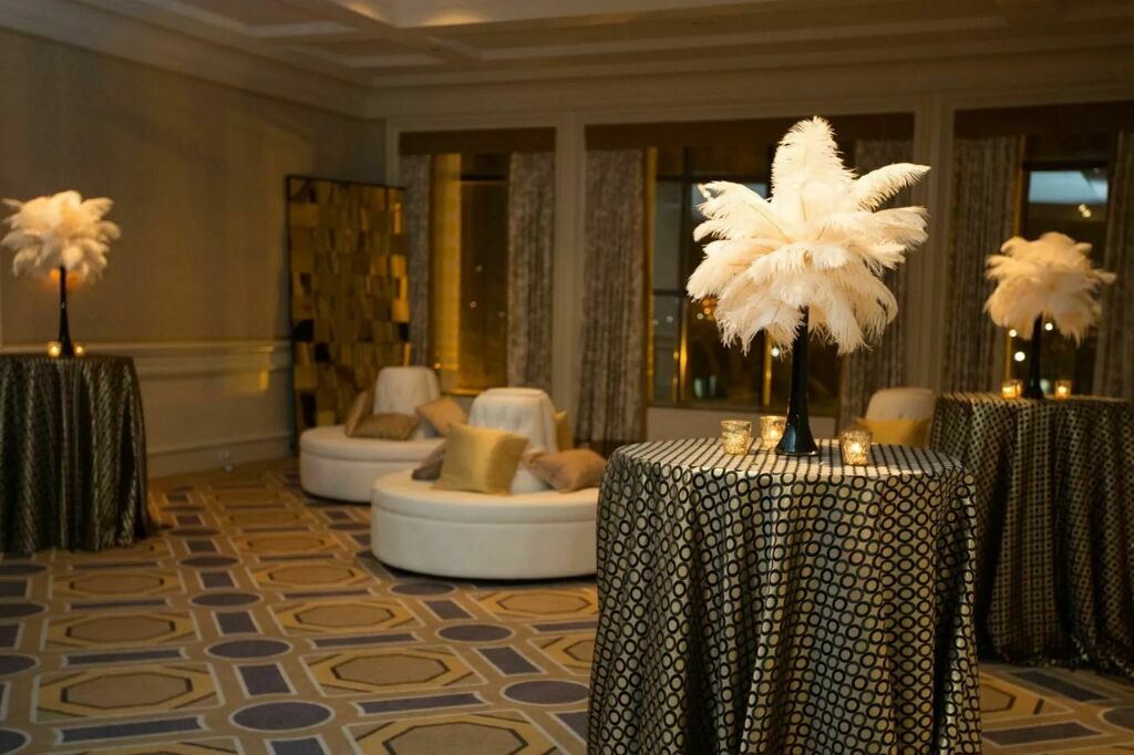 GraciousEvents's tweet image. Going way back...the glamour of old-world Hollywood!⁠
venue | @fsboston⁠
photography | @nikkiphotos⁠
⁠
#goingwayback #oldworldhollywood #hollywoodglamour⁠
⁠ instagr.am/p/Cb_gnRPsHCD/