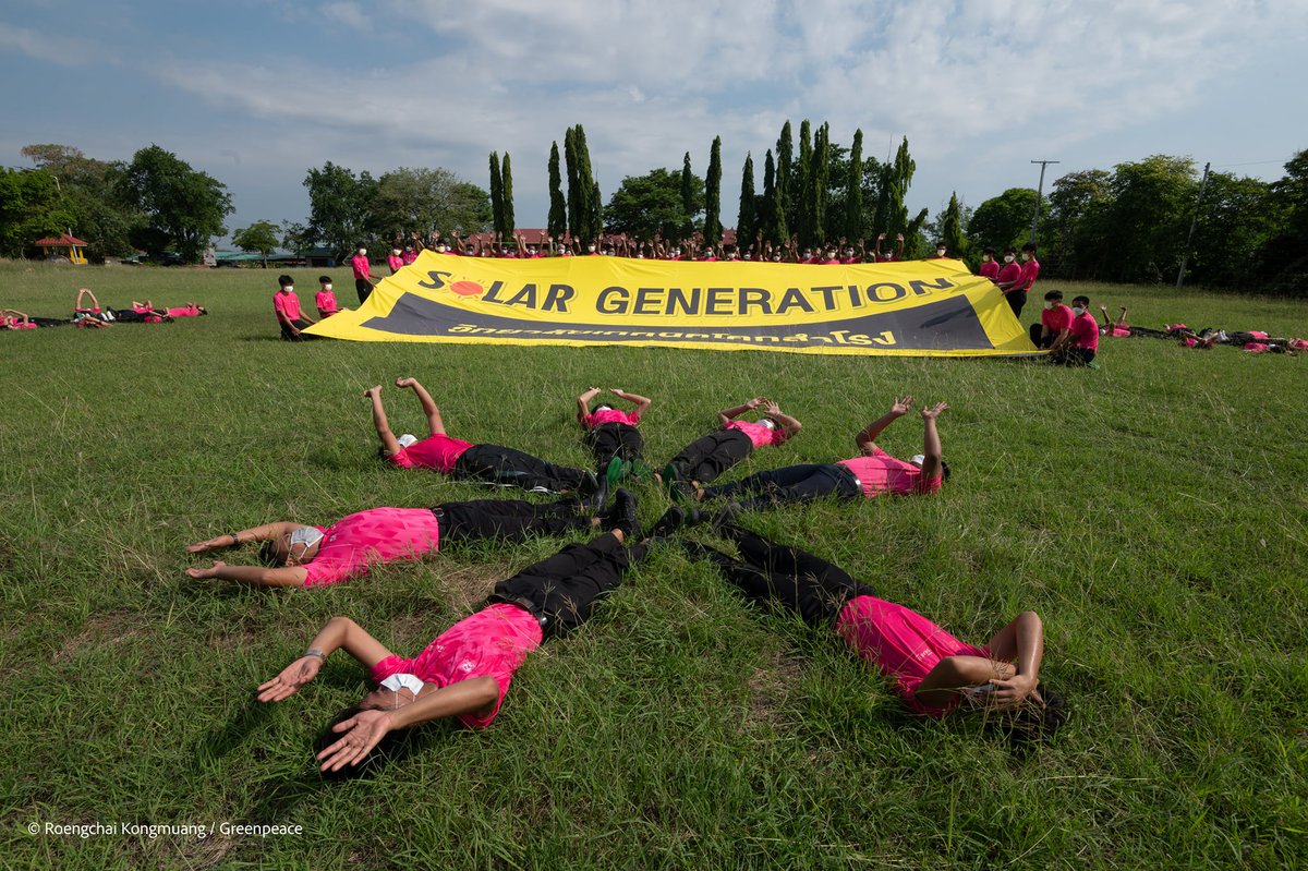 Greenpeace's tweet photo. ☀️ Another solar school was launched in Khok Samrong Technical College in Lopburi province, Thailand, on 29 March 2022.☀️

#กองทุนแสงอาทิตย์ #พลังงานแสงอาทิตย์เพื่อทุกคน #SolarEnergyForAll #SolarGeneration

📷: Roengchai Komuang / Greenpeace Thailand https://t.co/UXsAMaEGTV
