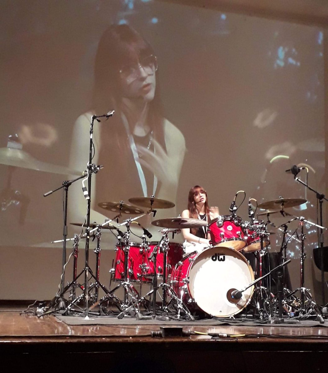 CentralAlgazara's tweet photo. 4. Y por supuesto, no podía faltar el aprendizaje con grandes músicos de la industria nacional e internacional. Valiosos consejos de @ElyGuerra_ , #TobyScott & #JohnKrivitt . La cereza del pastel fue la master class de #PaulinaVillarreal de @TheWarningBand2 🤩 https://t.co/duWMB0g9hW