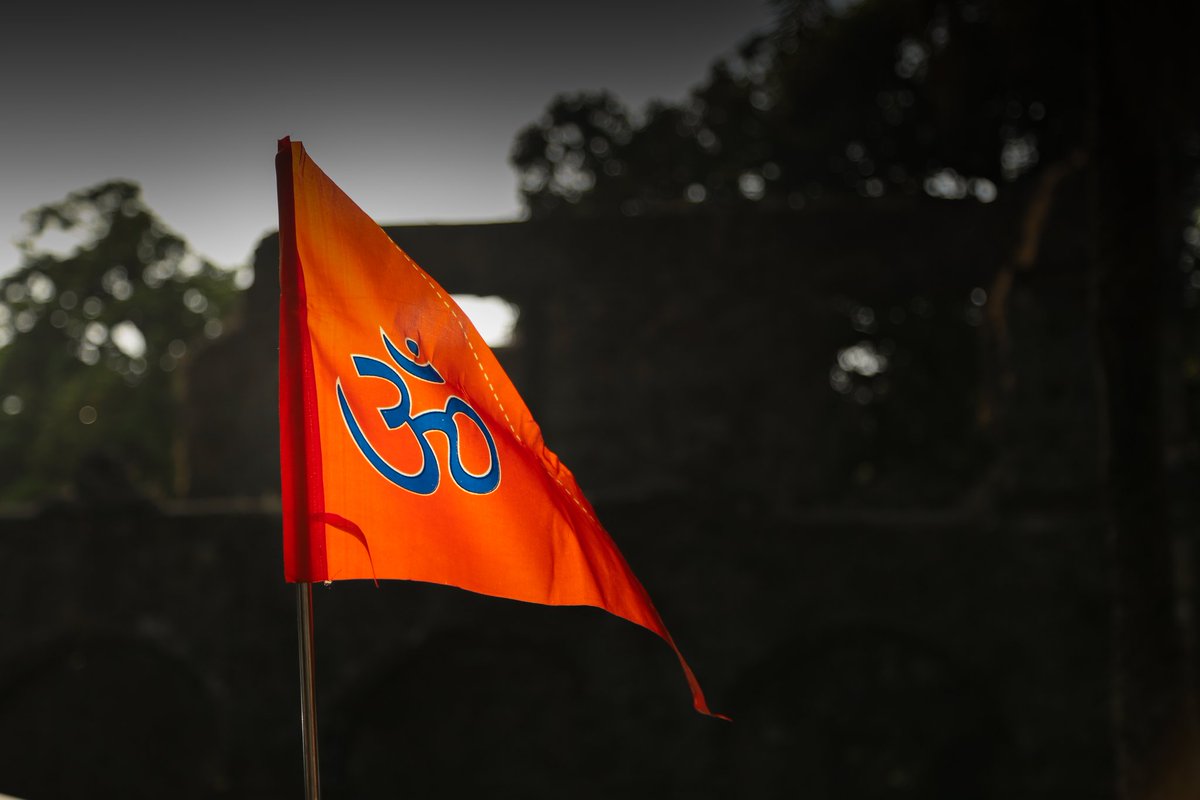 HarshankL's tweet photo. On the occasion of Gudi padwa (2nd April 22) A rally was organised, many people participated in this rally dressed up in a traditional marathi outfit 
.
.
.
.
.
.
#gudipadwa #candidshot #photography #traditionalwear #culture #harshankclicks https://t.co/eHXOspNyYU