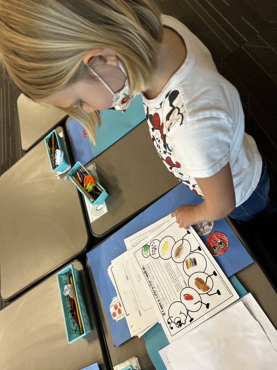 CM_LisaKaplan's tweet photo. Tonight I was just a mom to my two girls as they proudly showed me their work they’ve done in class for their open house. So proud of them. So happy to have a real open house - first time in 2 yrs. #mom #schoolboard #natomas #pasoverde https://t.co/O20tCH0gqV