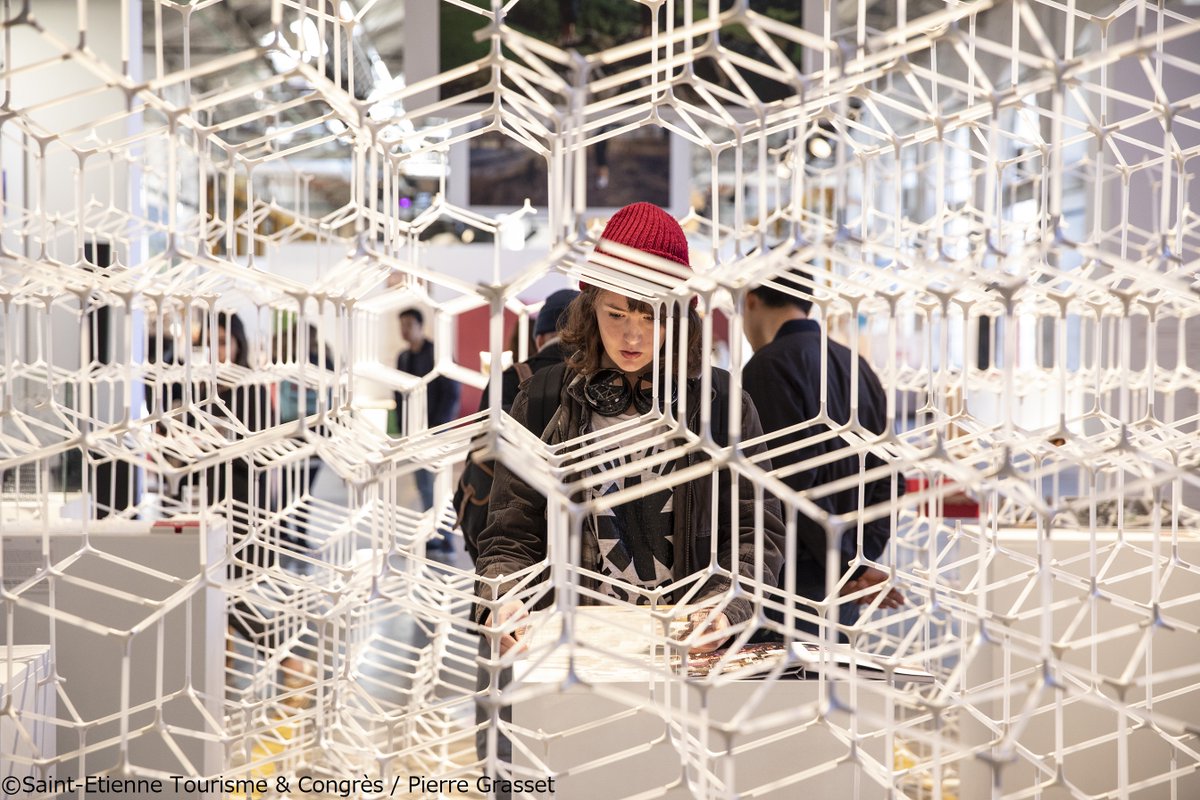 ExploreFranceJP's tweet image. ユネスコ認定のデザイン都市、サンテティエンヌにて国際デザインビエンナーレが4月6日に開幕します！すべての人がデザインを楽しめるイベントです✨
#Saintetiennehorscadre #BiennaleDesign2022 #SaintEtienne #Bifurcations2022 @BiennaleDesign @ot_saintetienne 
➡ biennale-design.com/saint-etienne/…