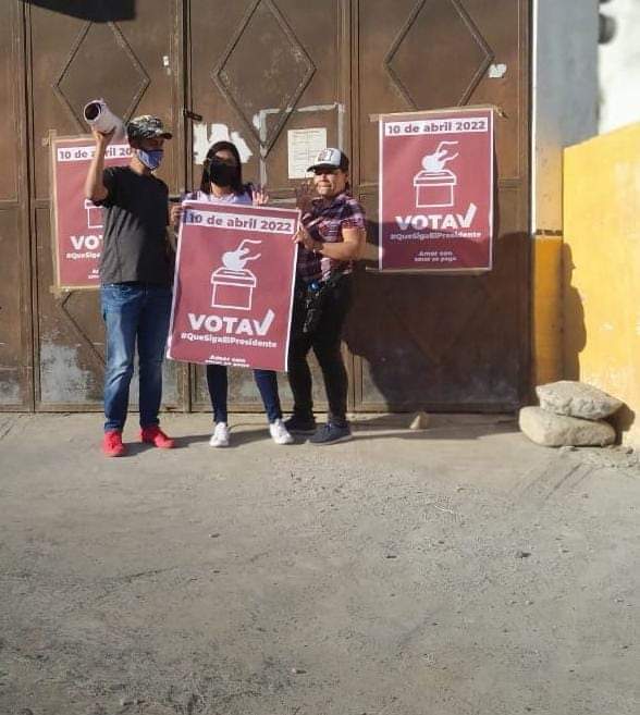 MMRepublica's tweet photo. 🟣En #TaxcodeAlarcon #Guerrero la promoción de la Consulta Popular va con #YaSabesQuién Este 10 de abril #VotaQueSigaAMLO https://t.co/FdVlmoELEE