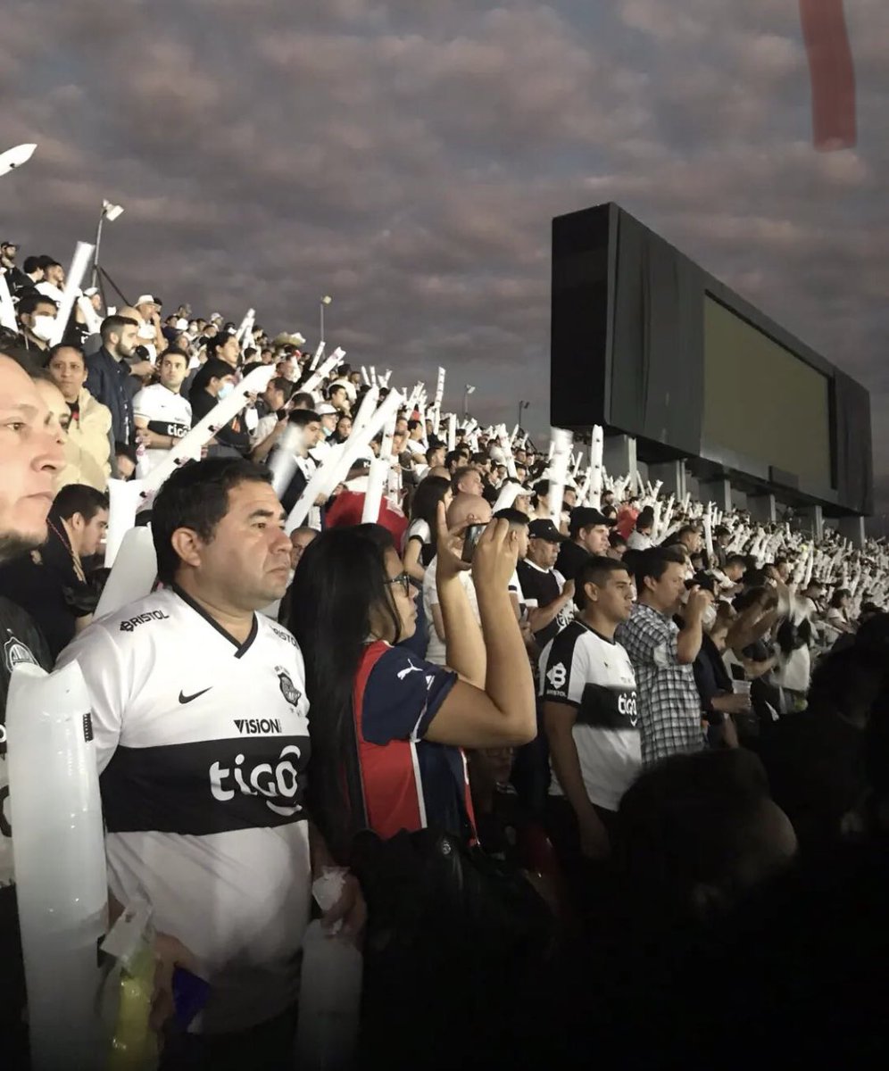 angelojeda_r's tweet photo. Cuando decimos que la hinchada del Olimpia está en otro nivel es por que está certificado. https://t.co/k66H4zaz2A