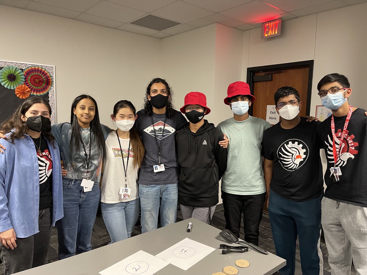 amy_gnadt's tweet image. When I graduated from college with a degree in Civil Engineering in 1982 there were 4 girls in my graduating class. Now women in STEAM is found ⁦@Allen_ISD and at STEAM Night⁩ ⁦@PrestonElem18⁩ 🅰️🆙