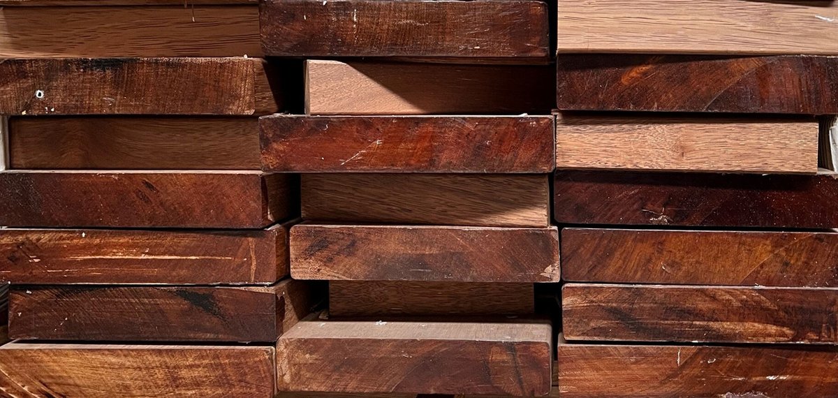 Outdecoliving1's tweet photo. We have all sizes of Merbau Dar 19mm x 42mm, 42mmx42mm, 90mm x 42mm, 140mm x 42mm, 190mm x 42mm, 240mm x 42mm, 290mm x 42mm and come with lengths: 1.8m/2.1m/2.4m/2.7m/3.0m/3.3m/3.6m/3.9m/4.2m/4.5m/4.8m/5.1m/5.4m/5.7m.
https://t.co/dBnKSCv0Qg
#merbaudar #merbaudartimber #dar https://t.co/wa53DSTPB6