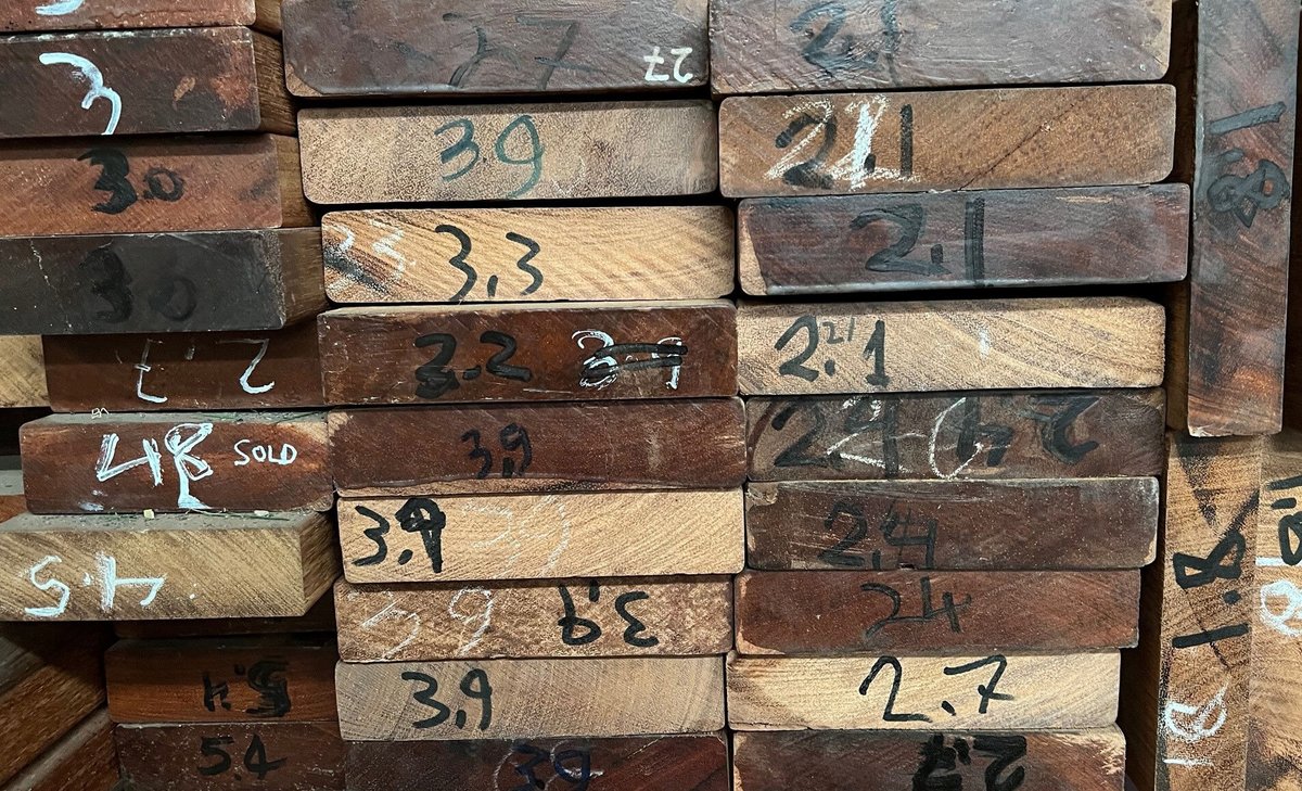 Outdecoliving1's tweet photo. We have all sizes of Merbau Dar 19mm x 42mm, 42mmx42mm, 90mm x 42mm, 140mm x 42mm, 190mm x 42mm, 240mm x 42mm, 290mm x 42mm and come with lengths: 1.8m/2.1m/2.4m/2.7m/3.0m/3.3m/3.6m/3.9m/4.2m/4.5m/4.8m/5.1m/5.4m/5.7m.
https://t.co/dBnKSCv0Qg
#merbaudar #merbaudartimber #dar https://t.co/wa53DSTPB6