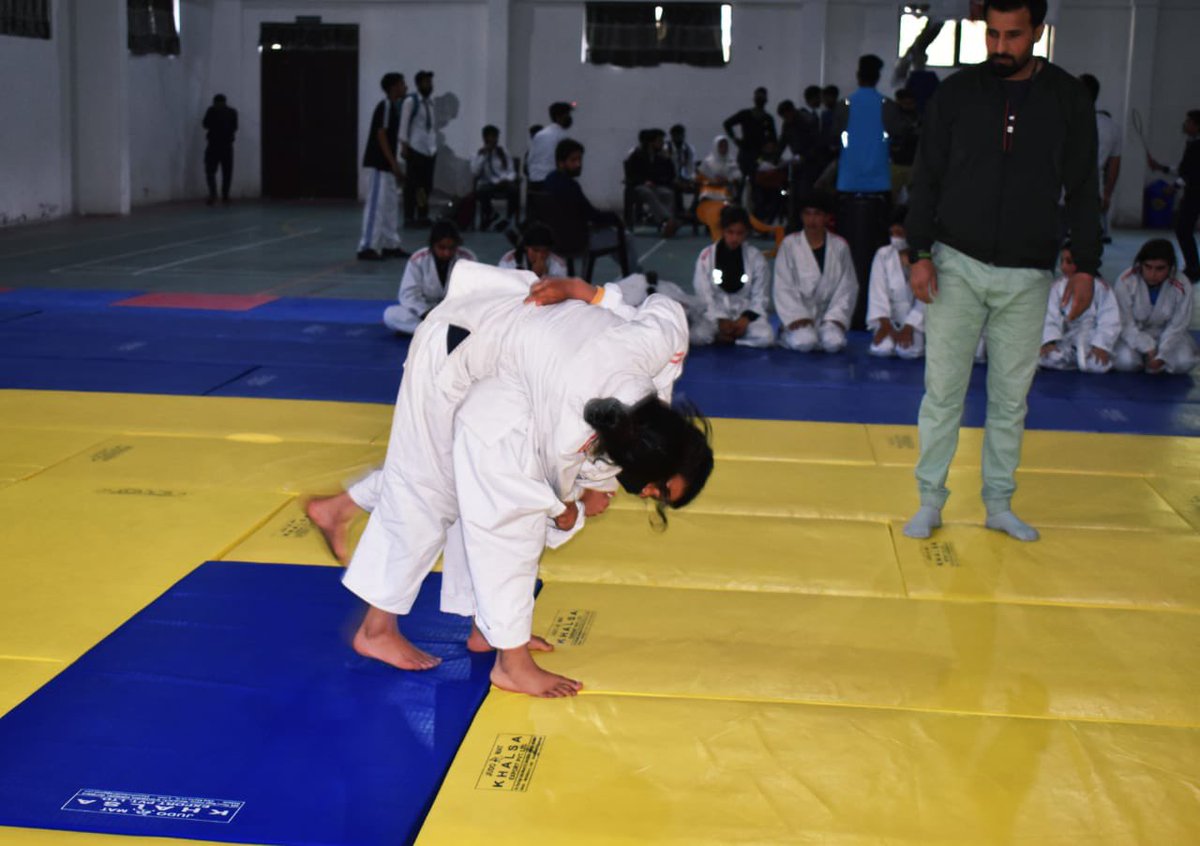nuzhatjehangir's tweet photo. My youth My pride engagement of children in sports activities going on with great fervour and zeal @OfficeOfLGJandK @nitishwarKumar @ianuragthakur @SudhanshuBJP @IndiaSports @DGSAI @diprjk https://t.co/luRdyMC3FQ