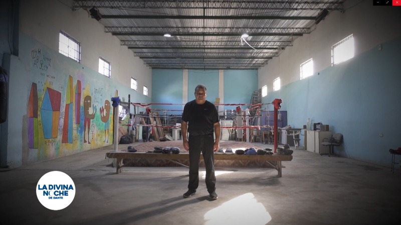 canal9oficial's tweet photo. #LaDivinaNocheDeDante | En este informe especial de Andrés Repetto conocemos la historia de "Ringo", un hombre que hace del deporte una esperanza para los chicos de Quilmes

@DanteGebelOk 

https://t.co/JofpZvhlMR https://t.co/Qvr5q2Ja6Q