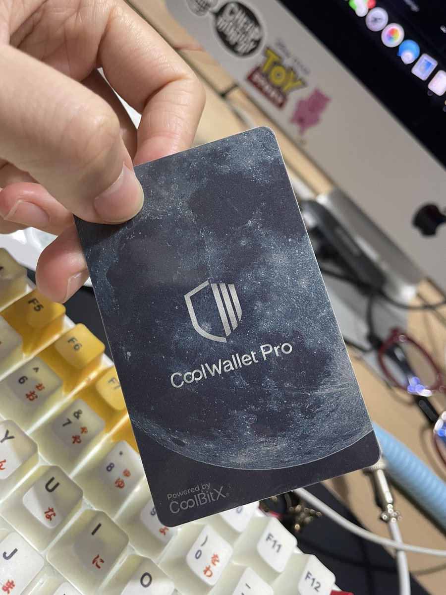 zhaipingo's tweet photo. @coolwallet 除了安全以外就是酷
功能超多除了存放你的NFT，保護你的資產
還可以做懶人投資x saving 
這些功能太香了吧

不過最希望的還是請抽到我吧
給我zombieCLUB https://t.co/W9aJ0fTckm