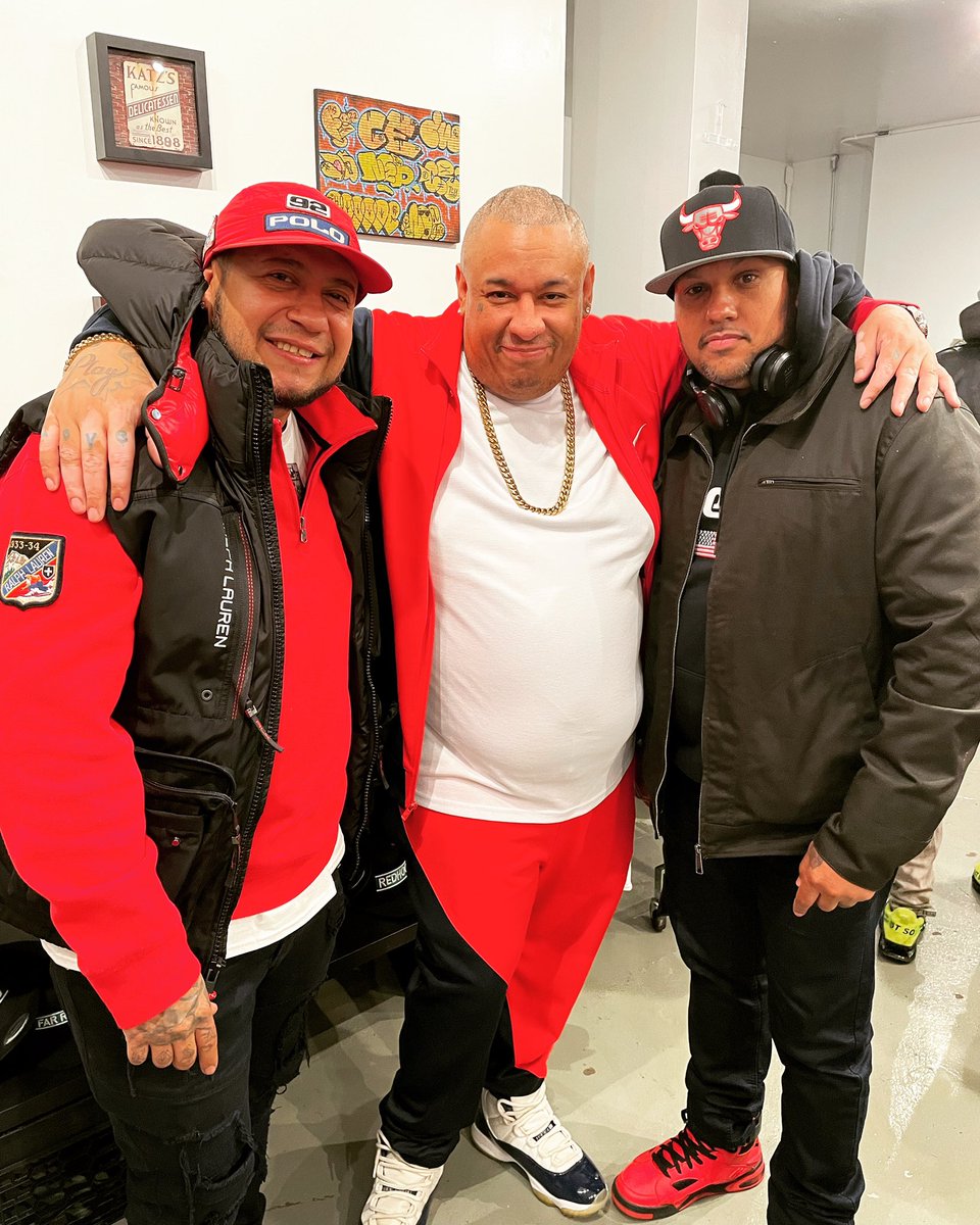 BurgNationT2's tweet photo. THREW THE YEARS WE BECAME FAMILY @iamkonalvarez @dannycortesnyc 🤜🏽🤛🏽 

STAY TUNED ‼️

FOLLOW THE NATION @burgnationt2 
#BURGNATION 🙌🏽

#FRESHOUTTHEASYLUMEP 😷
AVAILABLE NOW ON ALL DIGITAL MUSIC PLATFORMS GLOBALLY 🌍 

WATCH EPISODES OF #UALREADYSNOWWWWTV 📺 
NOW ‼️ https://t.co/LqCaZPKyfK