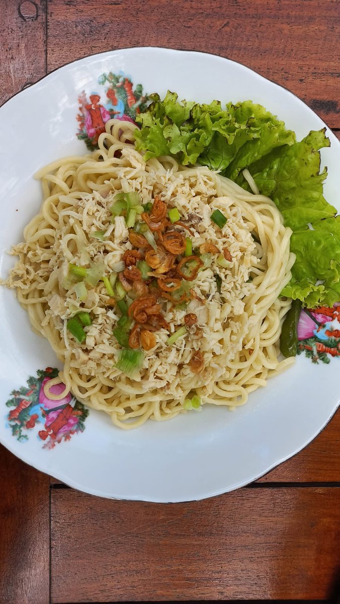 Promo rempah2 sampai jam 1 siang tetap berlaku ya, yang mau cari makan juga tersedia cuimie Kalcer. Monggo mampir, kami buka sampai jam 9 (maksimal jam 10) malam 😍🍜🔥