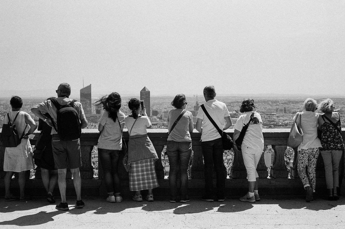 sam_doughy's tweet photo. Tourists, parts of Europe, 2019. More https://t.co/WQ8PPikVvd. #film #leica #kodak #ilford #nftphotography #nftartist #blackandwhite https://t.co/hgKmWUxVYo