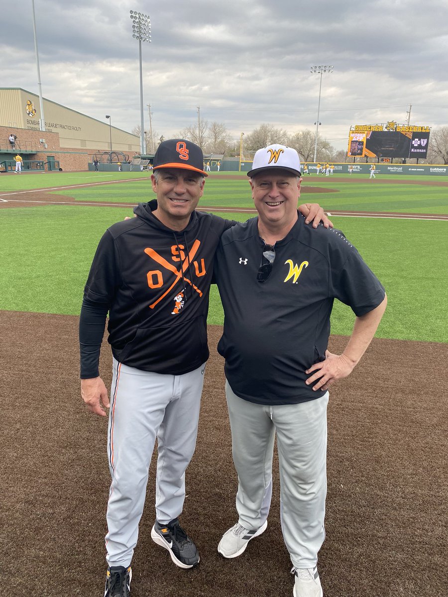 pstephenson213's tweet photo. Got a chance to meet Robin Ventura who broke my consecutive game hitting streak of 47 games back in 1987. Great dude! https://t.co/H6NOZjtgpf