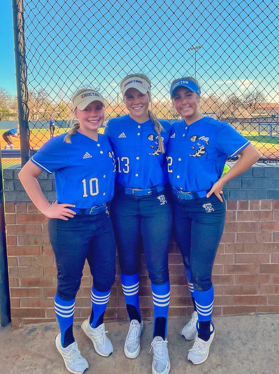 jacketsftball's tweet photo. We love our 3 seniors 🤍 we honor and celebrate you tonight 🥎 #seniornight #greatdaytobeajacket @2022_lily @PresleeIrwin @mollyemersonn https://t.co/YN3KA5fozW