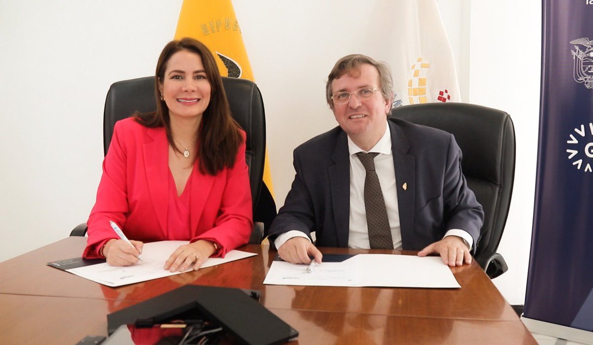 vmaino's tweet photo. Junto a @ScotellaroA presidente Ejecutivo de  @certalatam, reconocido foro Regional y Mundial, firmamos un acuerdo para el desarrollo de las Telecomunicaciones en el país. Compartimos la visión de generar espacios estratégicos entre lo público y lo privado. https://t.co/DHkTwQBLxm