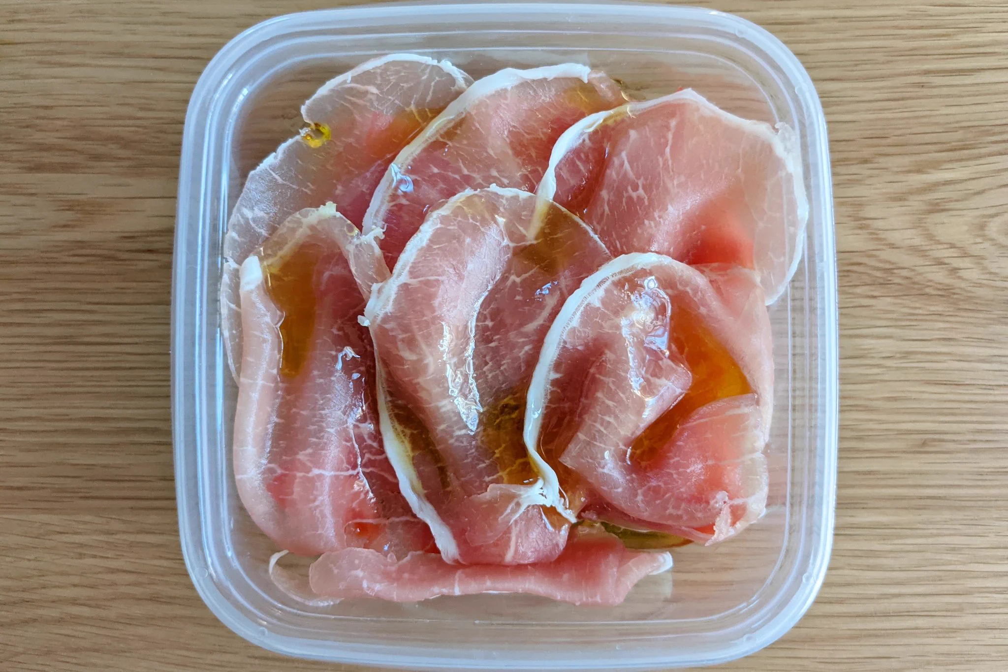 サラダや、彩りが欲しいときにもぴったりそう！トマトや生ハムを使った「マリネ」レシピ！